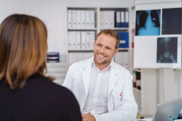 Doctor or consultant interviewing a patient — Stock Photo, Image