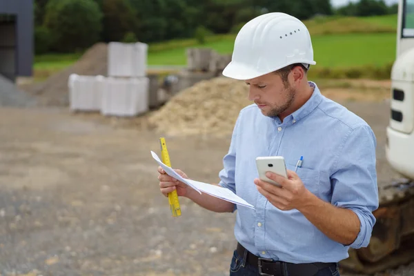 Architect or building contractor working on site — Stock Photo, Image