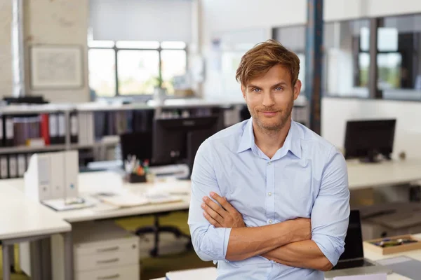 Självsäker manlig företagsledare eller manager — Stockfoto