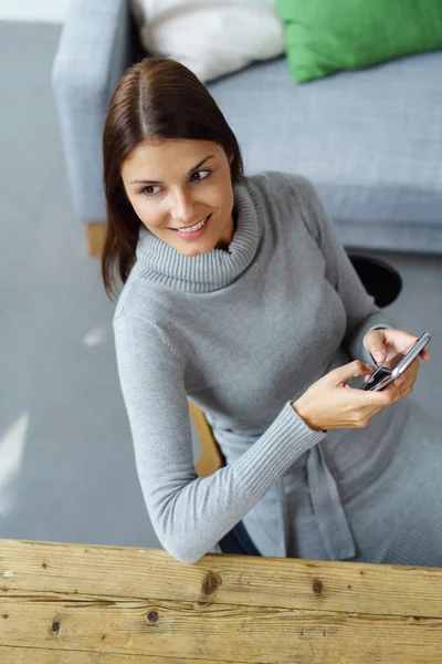 Aantrekkelijke natuurlijke jonge vrouw — Stockfoto