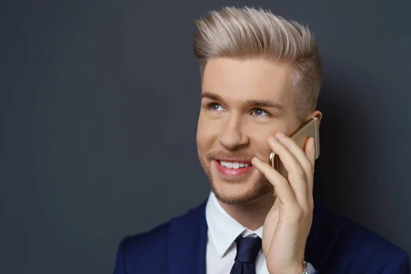 Hombre guapo en traje azul — Foto de Stock