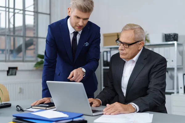 Two businessmen working together — Stock Photo, Image