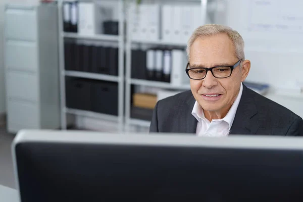 Stilig senior affärsman — Stockfoto