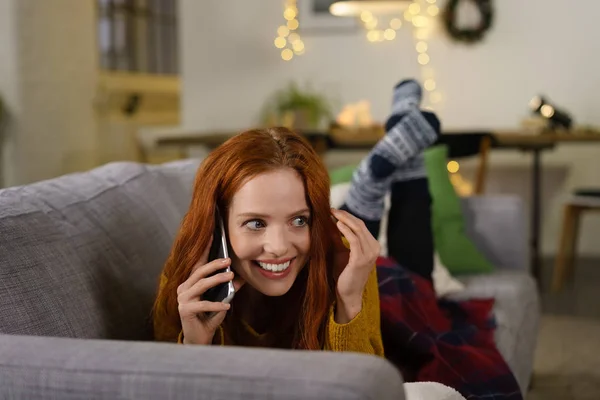 Woman talking by phone — Stock Photo, Image