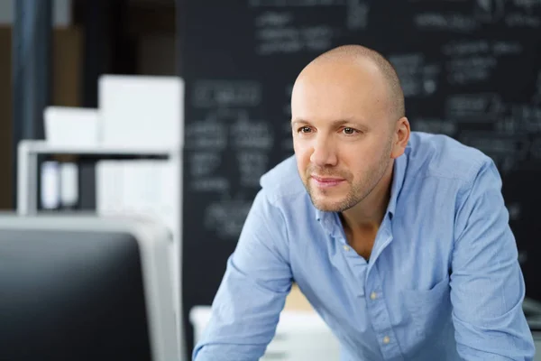 Businessman reading data on monitor — Stock Photo, Image