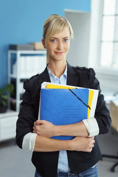 Attraktiva sekreterare eller personlig assistent — Stockfoto