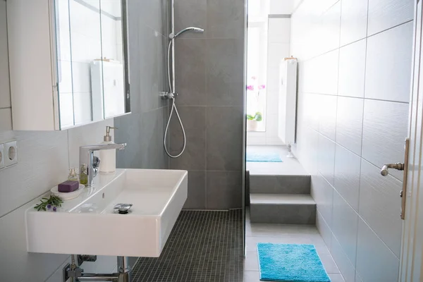 현대식 욕실 내부 — 스톡 사진