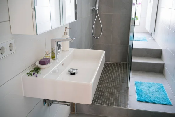 Modern banyo iç mimarisi — Stok fotoğraf