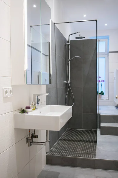 현대식 욕실 내부 — 스톡 사진