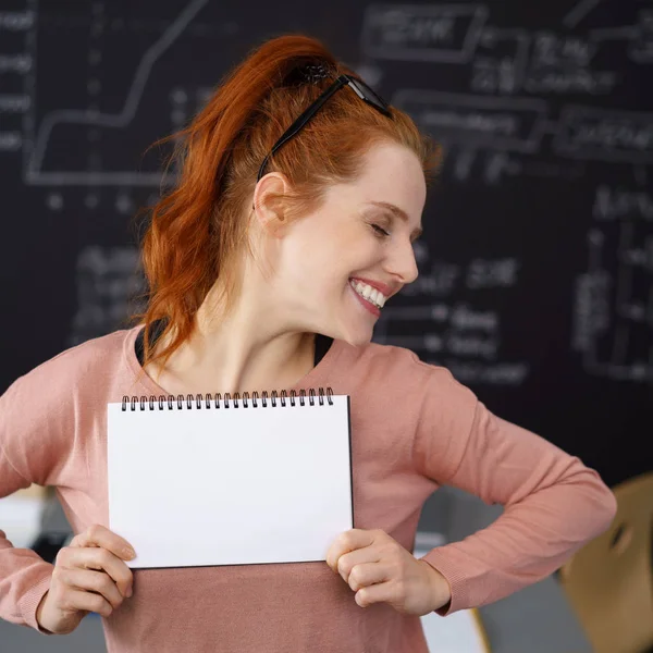 Estudante feliz de si mesma — Fotografia de Stock