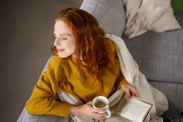 Young woman relaxing at home during winter — Stock Photo, Image