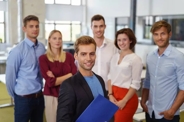 Equipe de jeunes collaborateurs — Photo