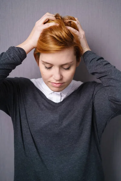 Young woman with headache — Stock Photo, Image