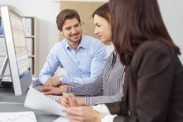 Equipo empresarial joven y exitoso — Foto de Stock