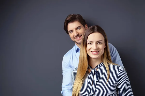 Šťastný mladý pár — Stock fotografie