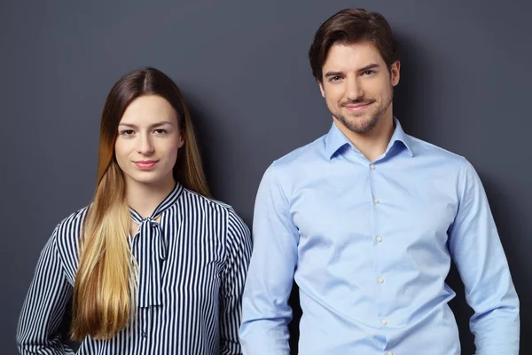 Gelukkig jong paar — Stockfoto