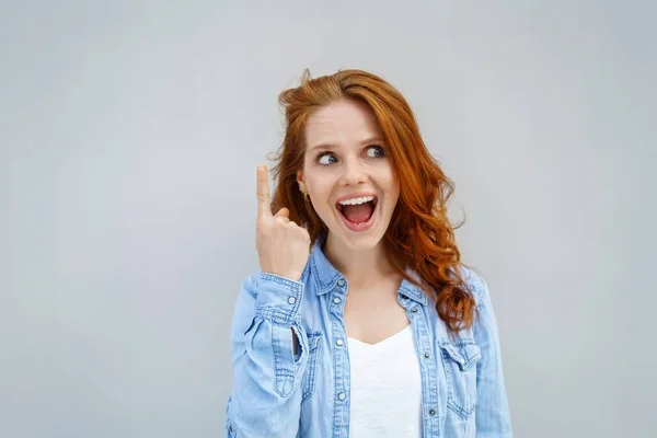 Jonge vrouw met het idee van een doorbraak — Stockfoto