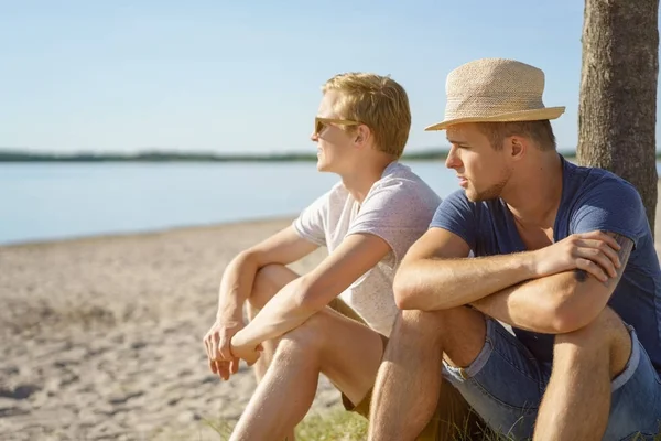 Two Young Men Relaxing Beach Afternoon — Stock Photo, Image