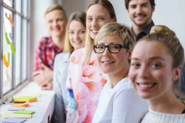 Lycklig, leende office kollegor team porträtt — Stockfoto