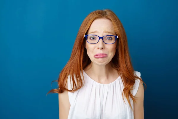 Miserable joven lista para llorar. — Foto de Stock