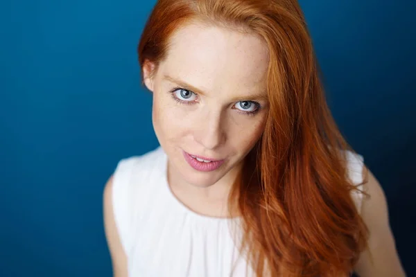 Sexy young redhead woman making eyes — Stock Photo, Image