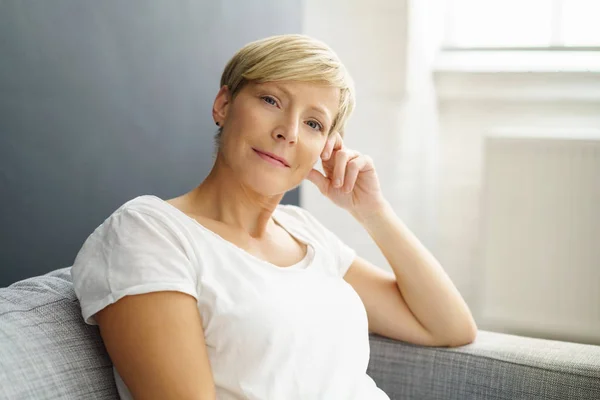 Thoughtful young woman relaxing at home — Stock Photo, Image