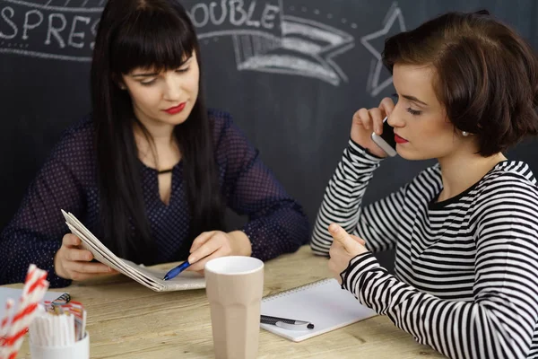 Two young businesswoman meeting in a cafe — Stock Photo, Image