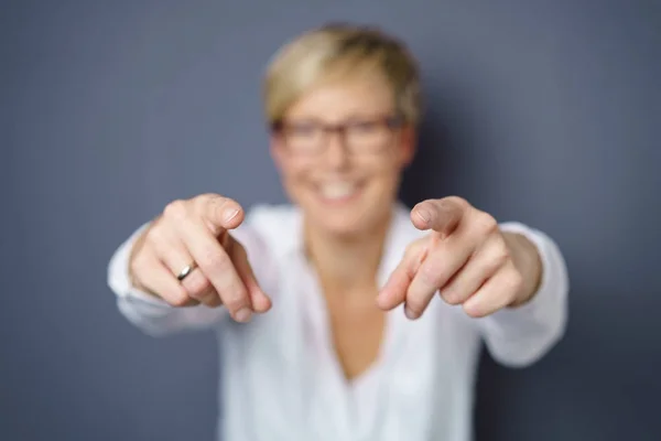 Young woman pointing both fingers at camera — Stock Photo, Image
