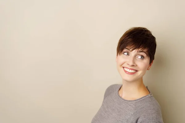 Natural bastante feliz joven mujer — Foto de Stock