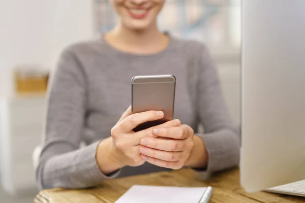 Smiling young woman — Stock Photo, Image