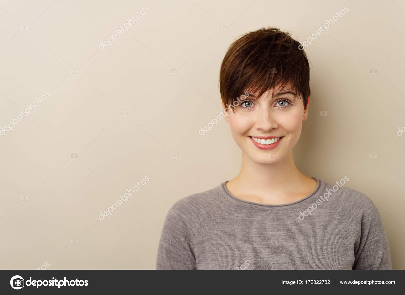 Pretty young brunette with short hair — Stock Photo © racorn