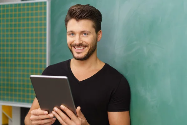 Porträt einer jungen bärtigen Lehrerin — Stockfoto