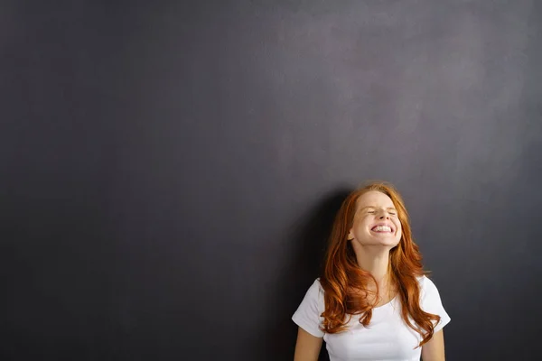 Feliz joven mujer — Foto de Stock