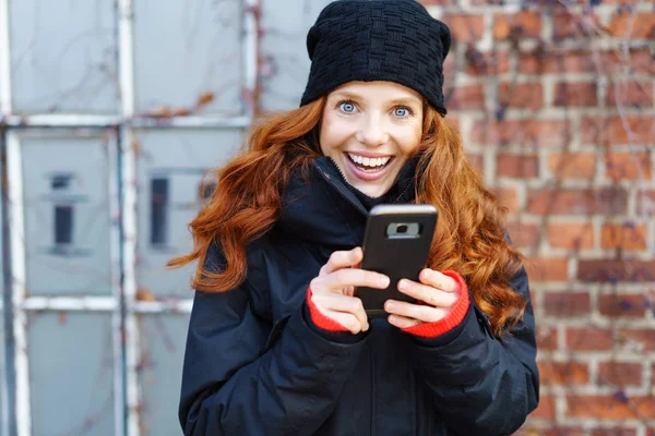 Gelukkig jong vrouw — Stockfoto