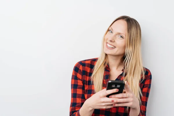 Leuke charismatische jonge vrouw — Stockfoto