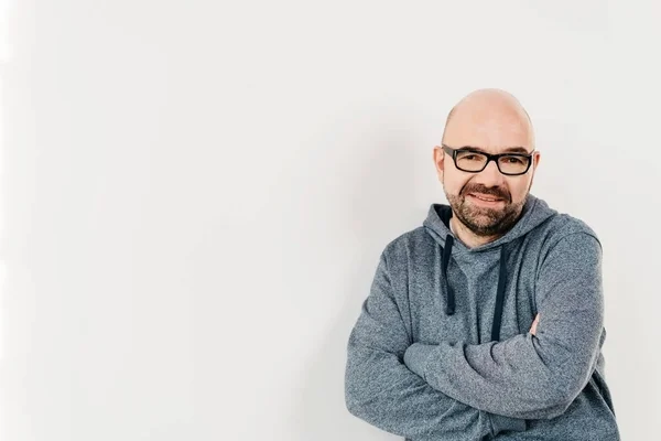 Confident man wearing eyeglasses — Stock Photo, Image