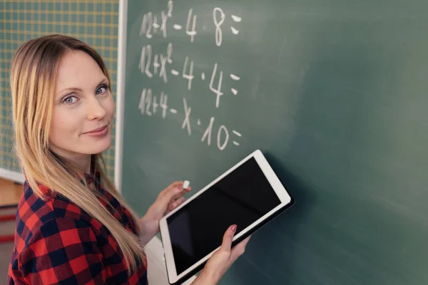 Retrato de uma jovem matemática dedicada — Fotografia de Stock