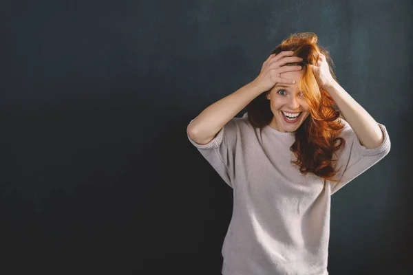 Молодих redhead жінка — стокове фото
