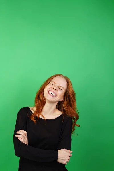 Молодих redhead жінка — стокове фото