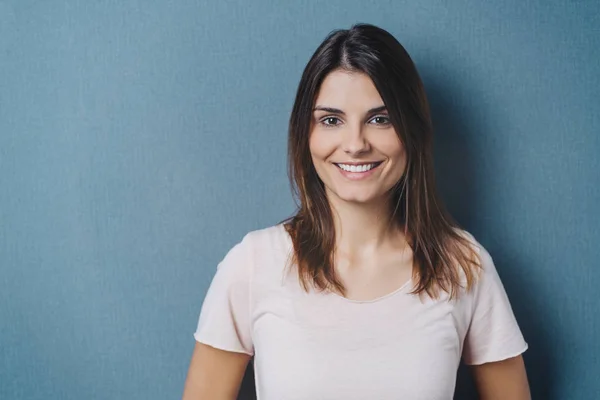 Felice Amichevole Giovane Donna Con Sorriso Raggiante Una Testa Spalle — Foto Stock