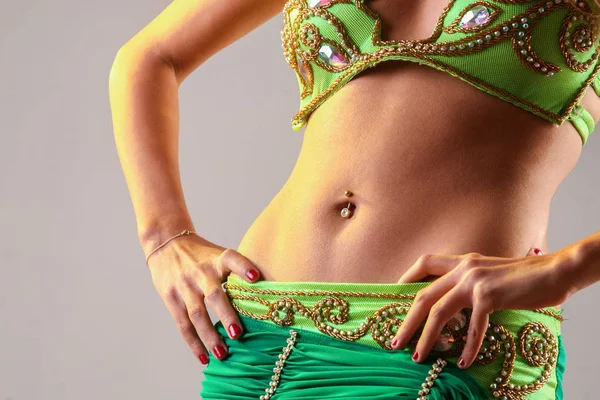 Blonde belly dancer in green costume — Stock Photo, Image