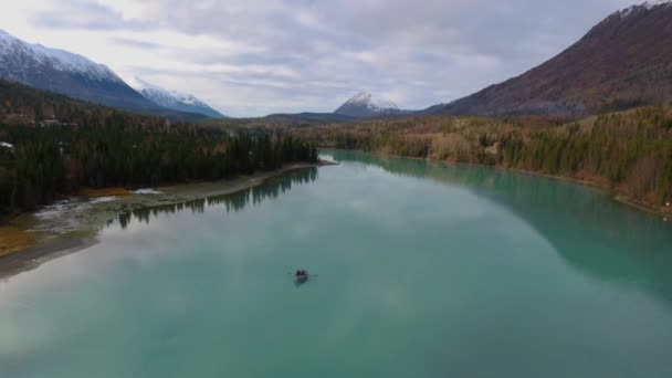 Рыбалка Лодке Реке Кенай Аляске — стоковое видео