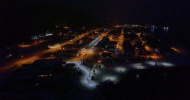 Seward, Alaska 'nın kış akşamı manzarası 