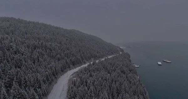 アラスカでの冬の運転 — ストック写真