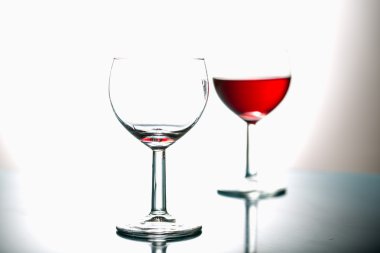 Gözlük, açık renkli şarap