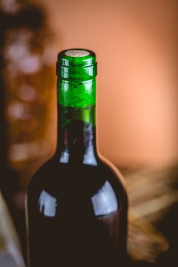 Şişe şarap, Akdeniz kavramı, ortam ışığı