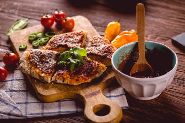 Taze ve lezzetli pizza yemeye hazır