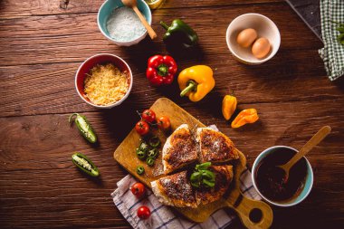 Taze ve lezzetli pizza yemeye hazır