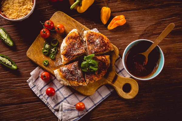 Taze ve lezzetli pizza yemeye hazır