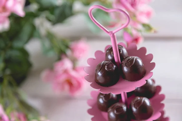 Valentin finom édesség rózsákkal — Stock Fotó